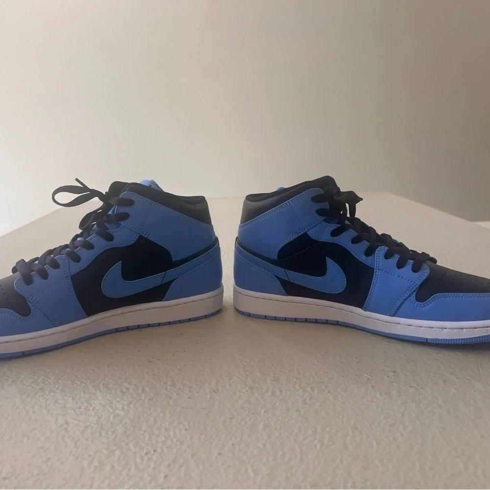 Nike Air Jordan 1 Mid University Blue Black Toe Men's Size 11 UNC